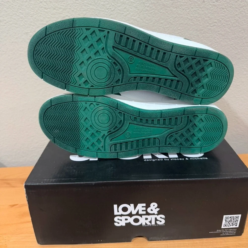 Love & sports by Stacy & Michelle - Picture 2 of 3